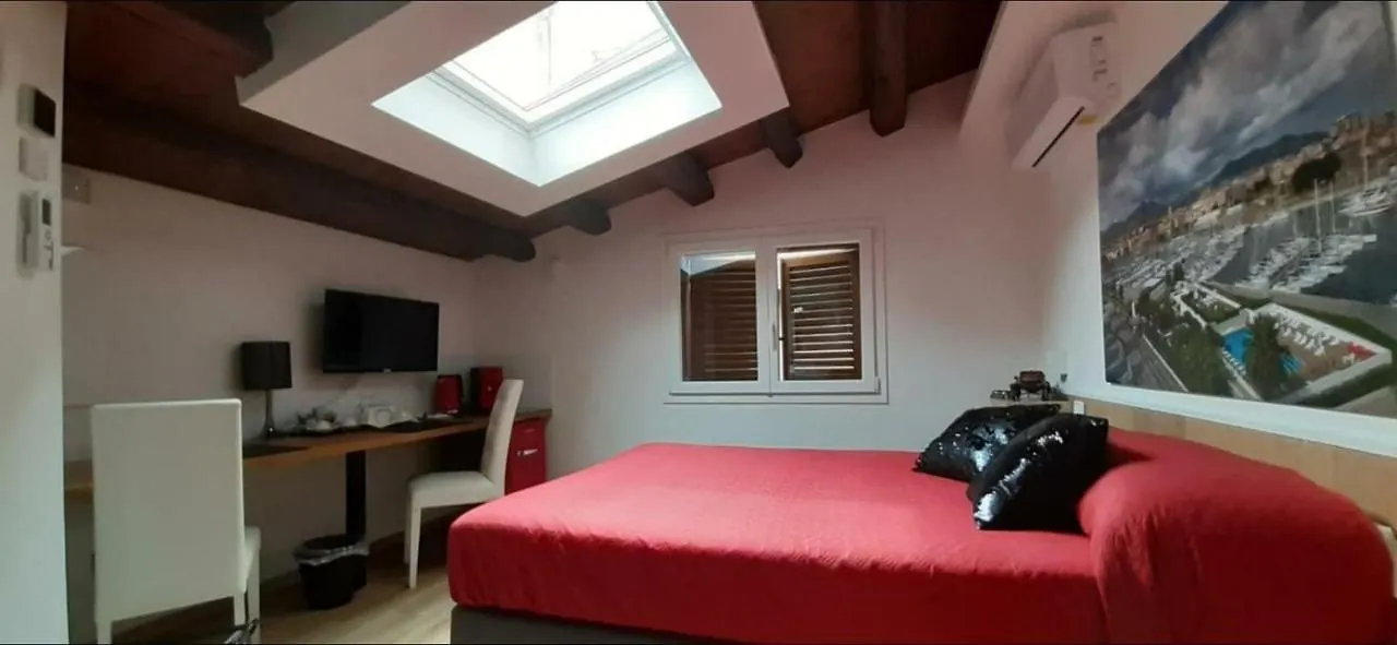 San Francesco Rooms L.T. Palermo 2*,